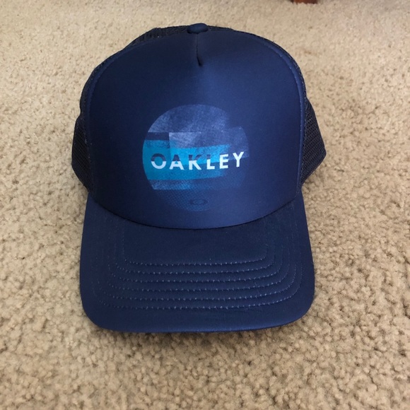 Oakley Other - Oakley trucker hat
